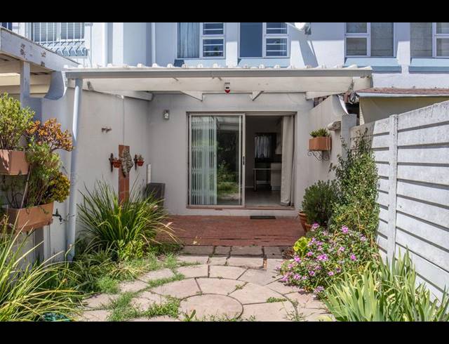 2 BEDROOM TOWNHOUSE FOR SALE IN PLUMSTEAD